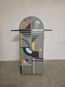 Comò postmodernista di Eugenio Pinuer stile Memphis